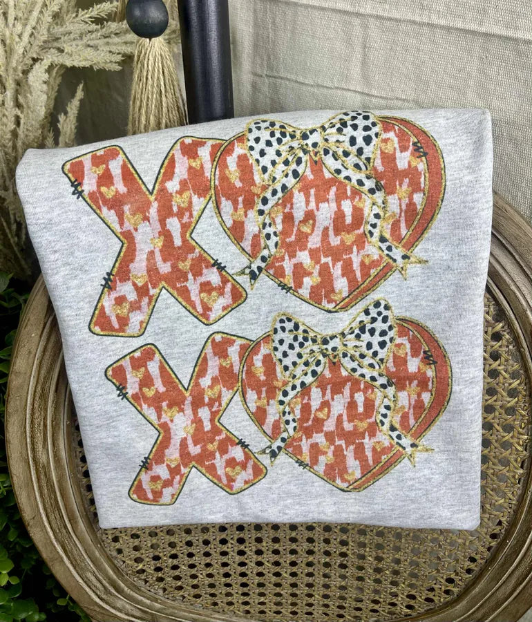 XOXO (Gildan Tee)